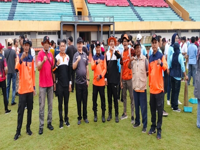 BPBD KOTA CILEGON DALAM KEGIATAN JUM'AT BERSIH DI STADION GEGER CILEGON SERUNI